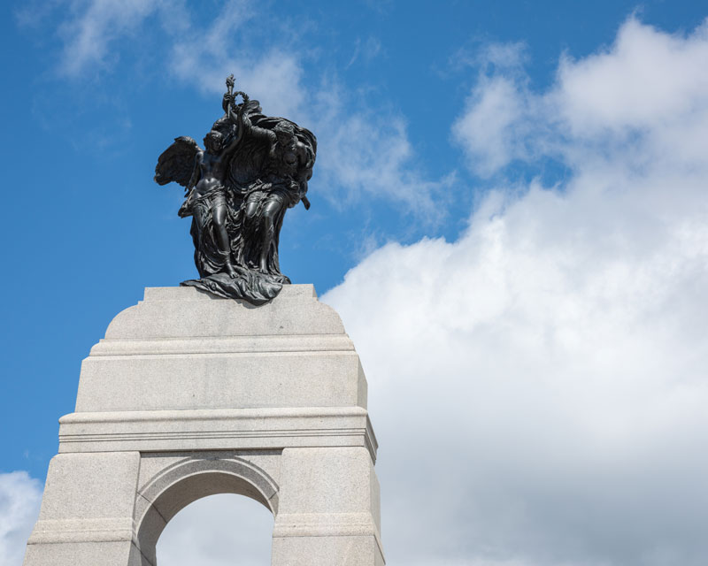 Otawa-NationalWarMemorial-Monument-01